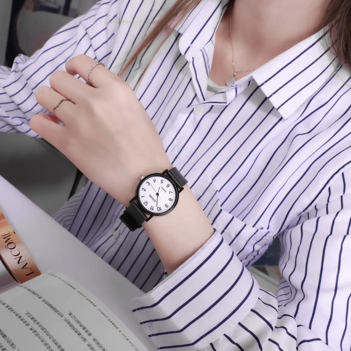 여성을위한 간단한 블랙 시계 쿼츠 시계 실리콘 스트랩  - Luxury Watch Girl 리뷰 및 가격